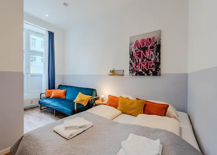 Spacious, Central 3 Room Flat With Gym & Play Area