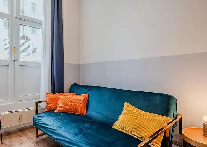 Spacious, Central 3 Room Flat With Gym & Play Area